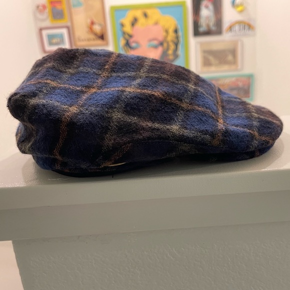 Goorin Bros newsie flat cap blue plaid cap. Amazing inside lining. Size small. - Picture 3 of 13